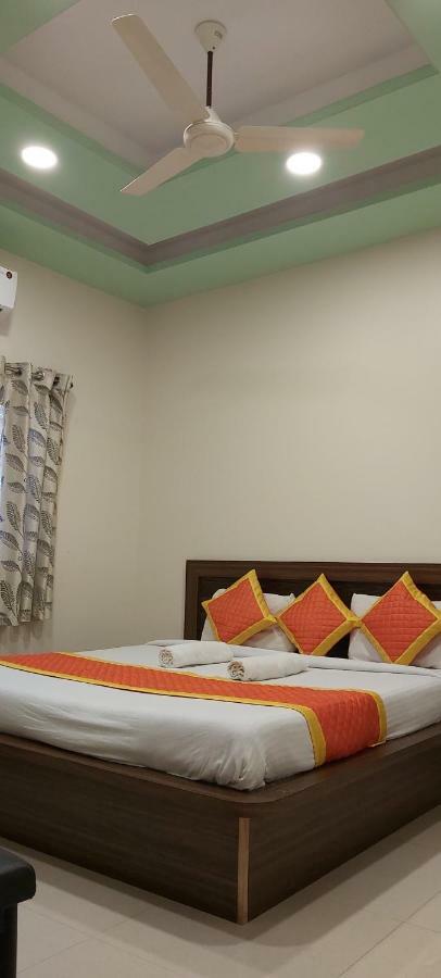 Hotel Radhika Inn Trimbak Eksteriør billede